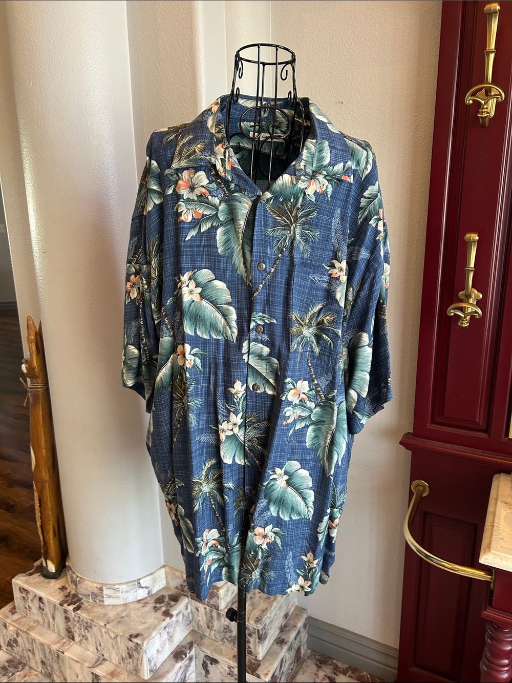 Men's Blue Floral Hawaiian Button-Down Shirt
